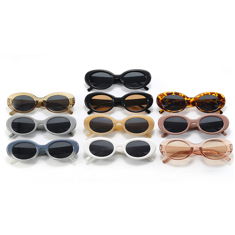 Ladies stylish sunglasses in extravagant leopard pattern Bowlift