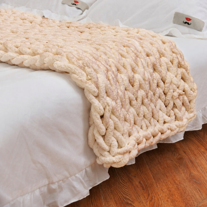 Oversized chunky knit throw blanket with plush chenille yarn Bowlift