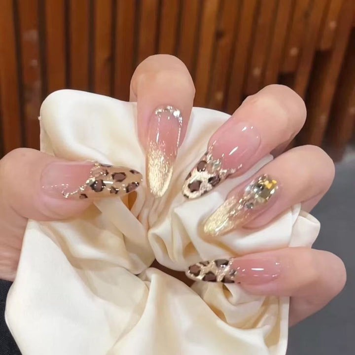 Glamorous artificial nails with creative 3D applications Bowlift
