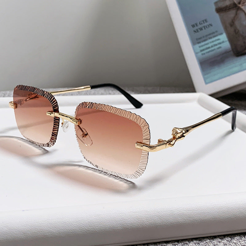 Women's fashionable sunglasses with textured frame and subtle gradient Bowlift