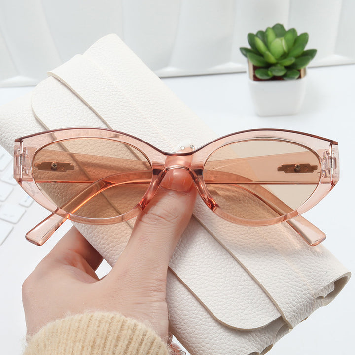 Women's Cat-Eye Sunglasses with Elegant Plastic Frame Bowlift