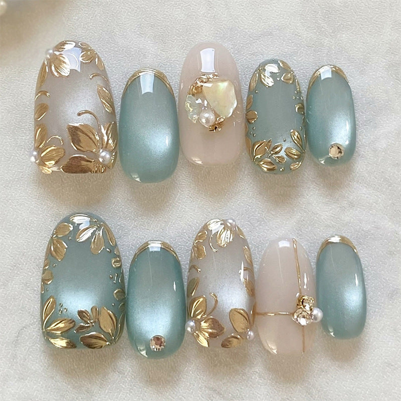 Artificial nail set with floral gold embellishments Bowlift