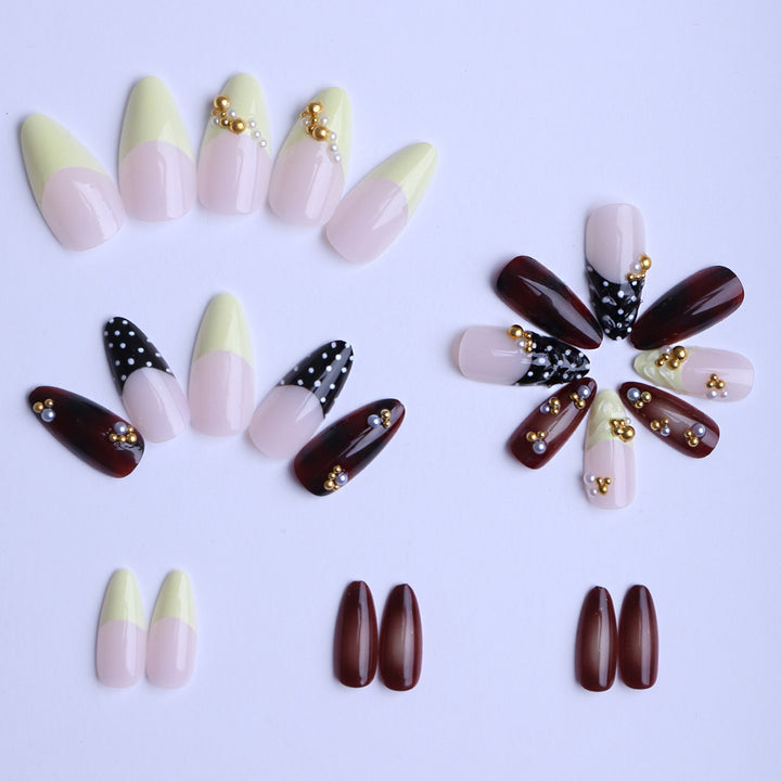 Artistic fingernails with gold applications Bowlift