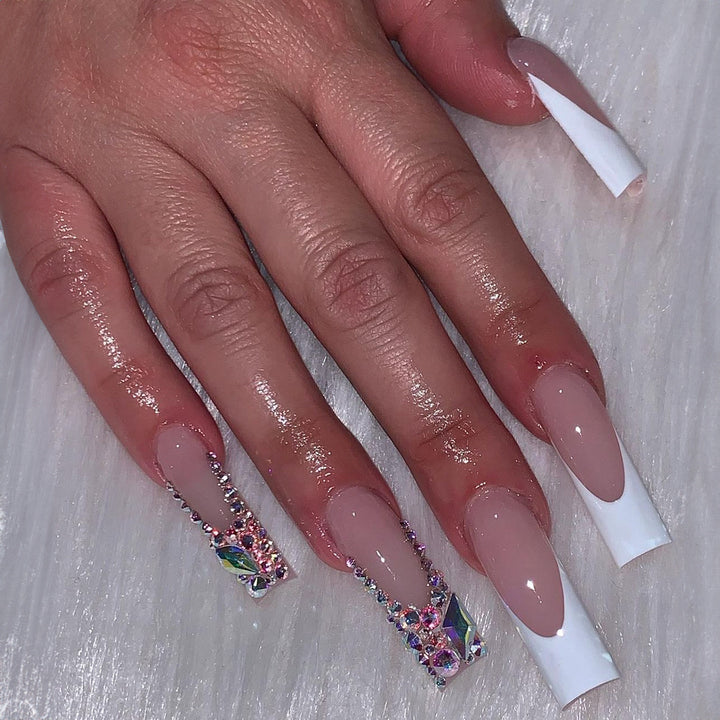 Nail set with glamorous rhinestone details Bowlift