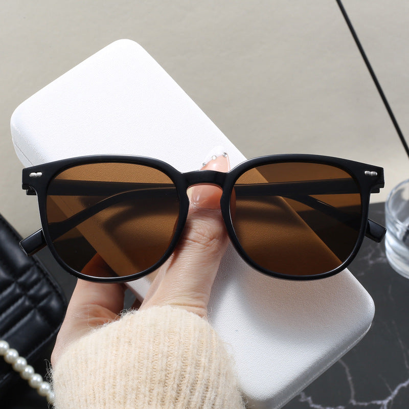 Ladies fashionable sunglasses with transparent frame and elegant design Bowlift