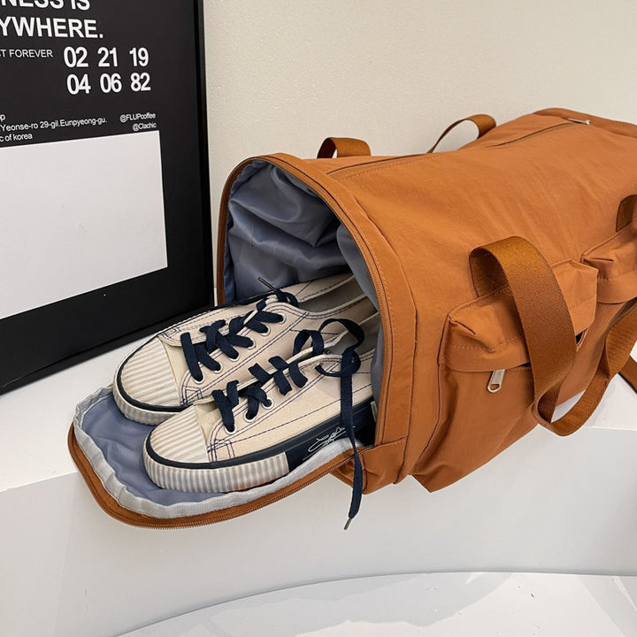 Men's Sporty Travel Bag with Innovative Storage Bowlift