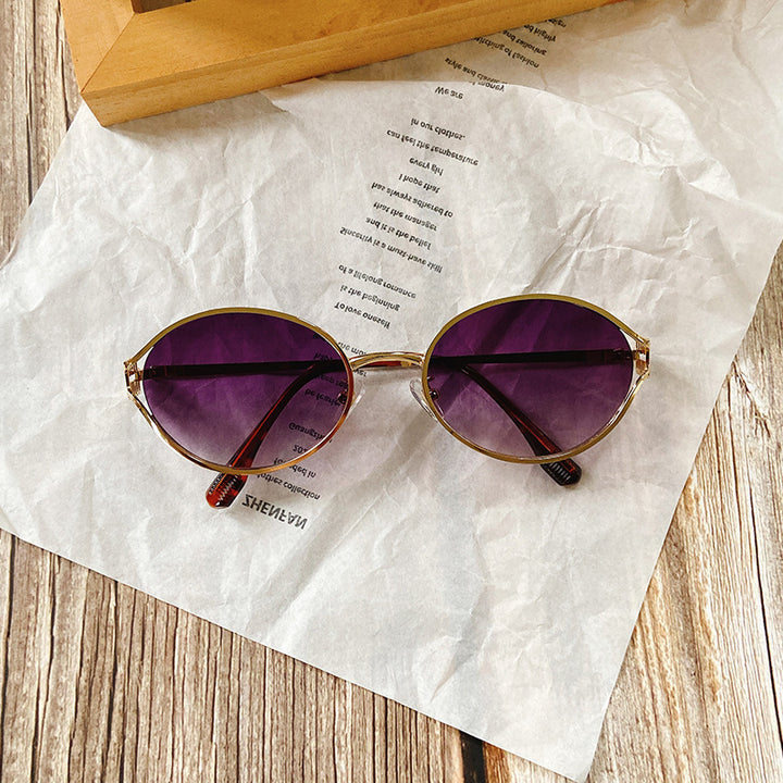 Round Sunglasses with Golden Accents Bowlift