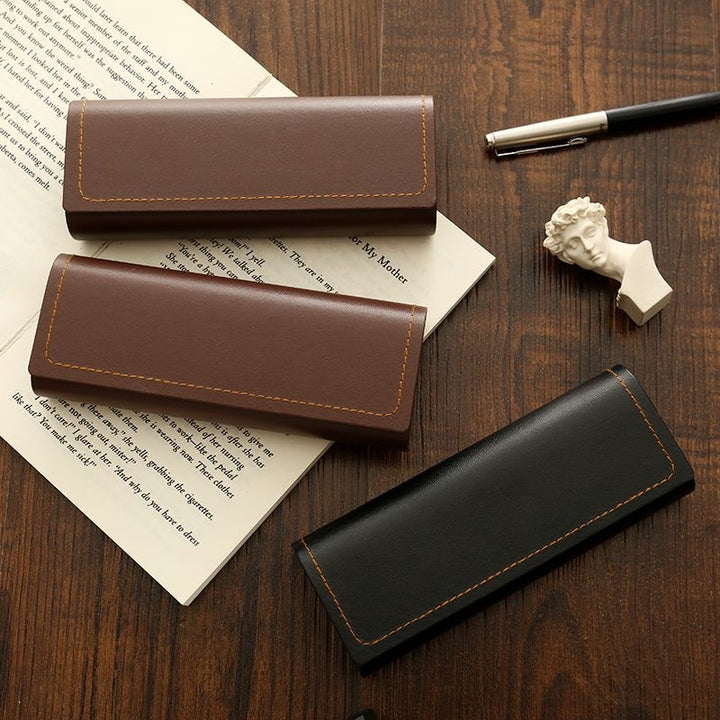 Elegant glasses case made of premium leather Bowlift