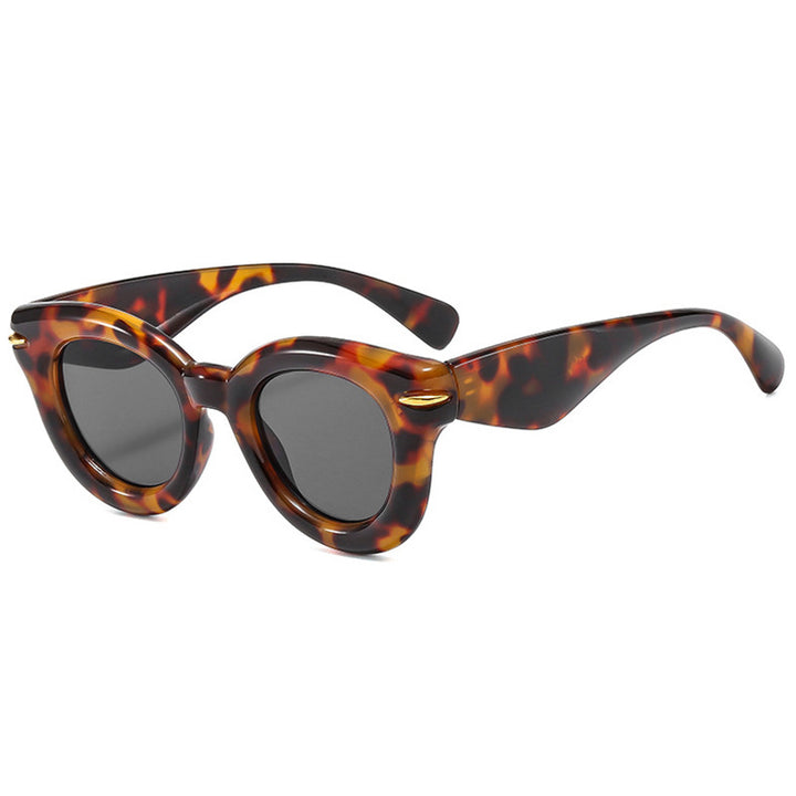 Ladies fashionable sunglasses with elegant silhouette Bowlift