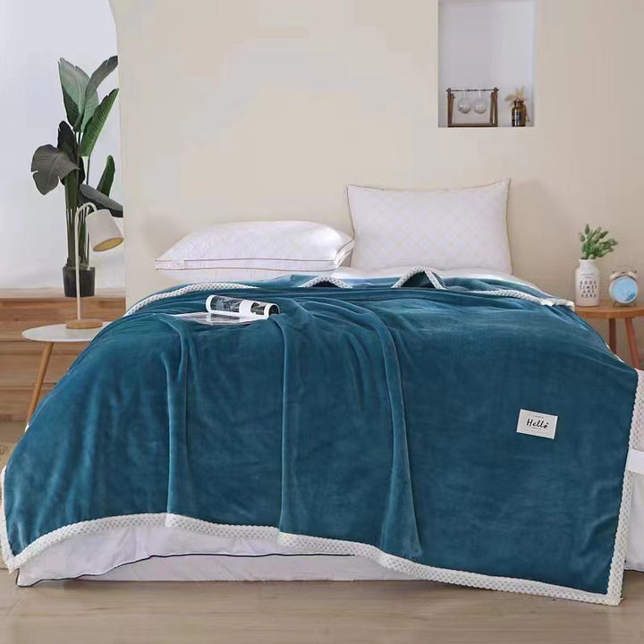 Unisex cuddle blanket with playful cloud design Bowlift