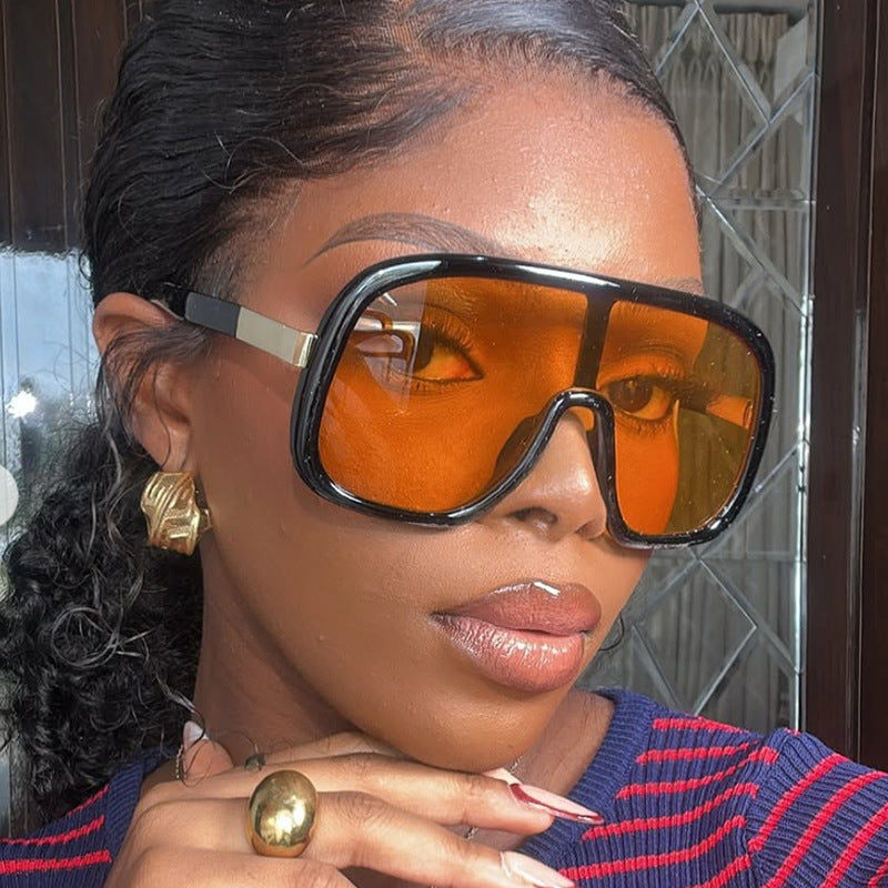 Women's oversized sunglasses in elegant retro design Bowlift
