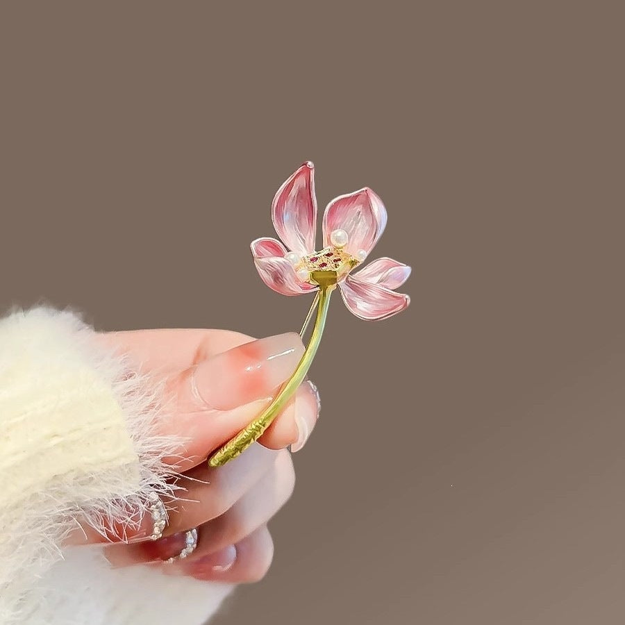 Elegant Flower Brooch Bowlift