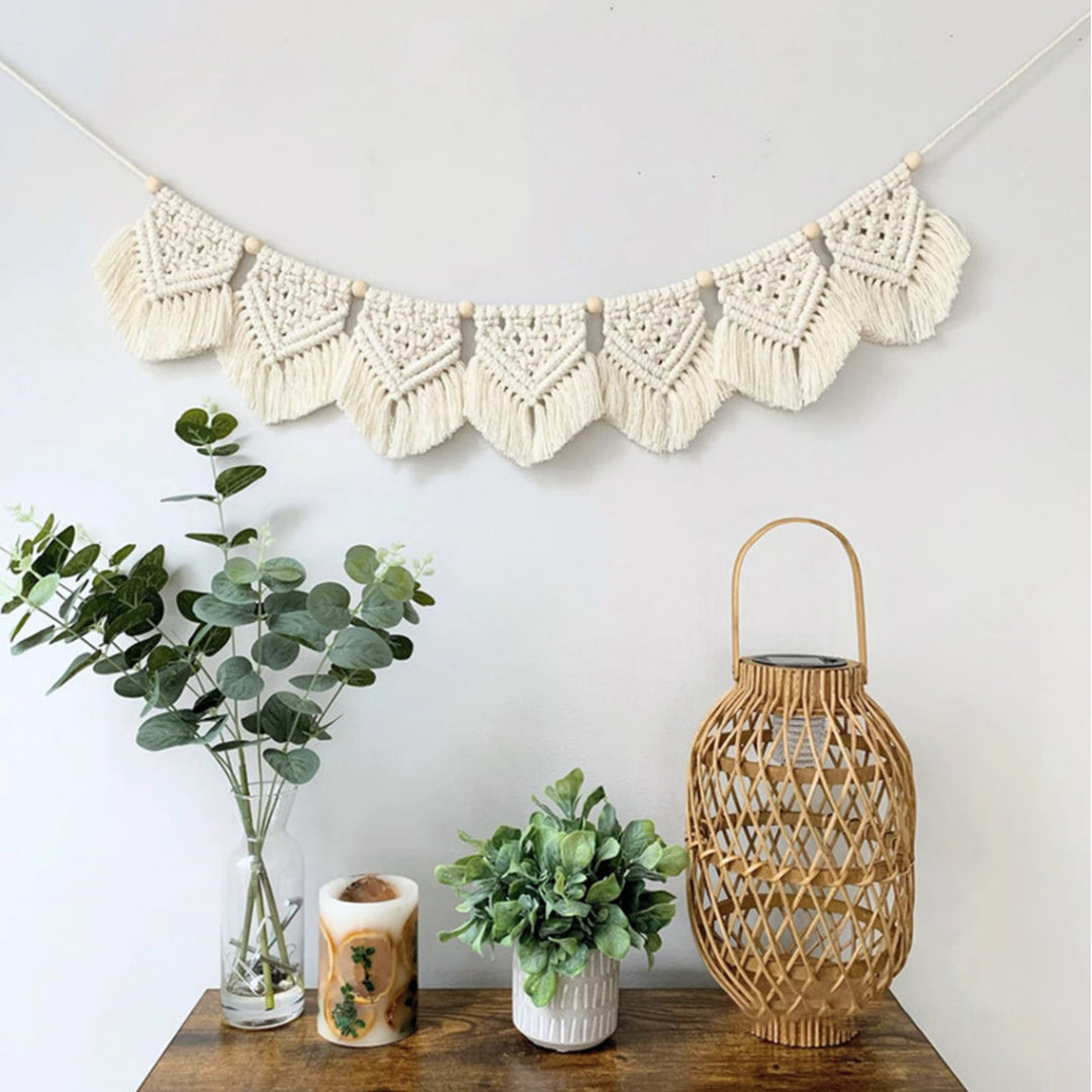 Macrame Wall Decoration with Intricate Fringe Bowlift