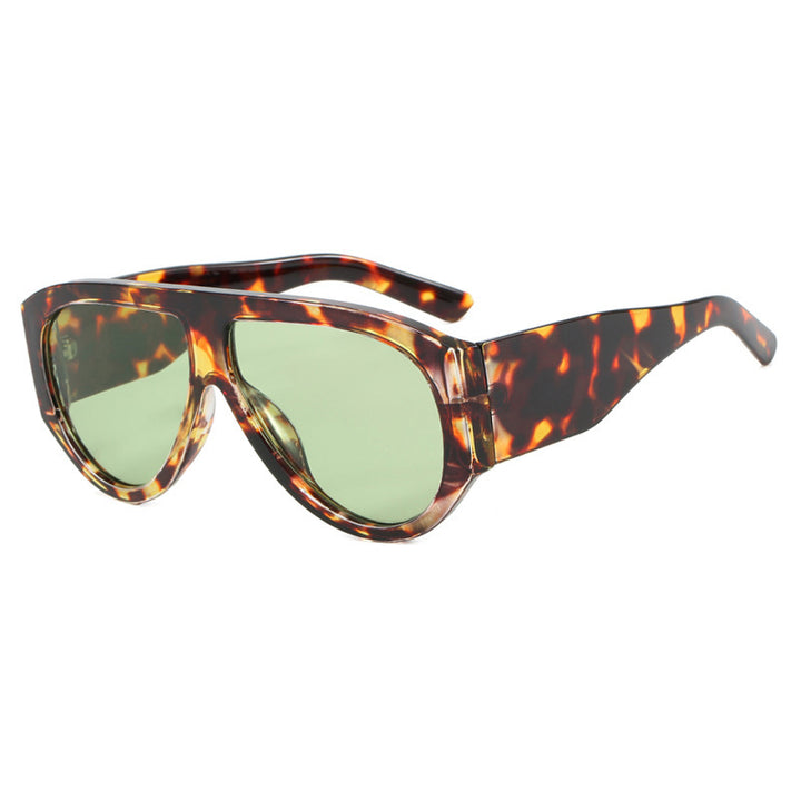 Women extravagant oversized sunglasses with angled frame Bowlift