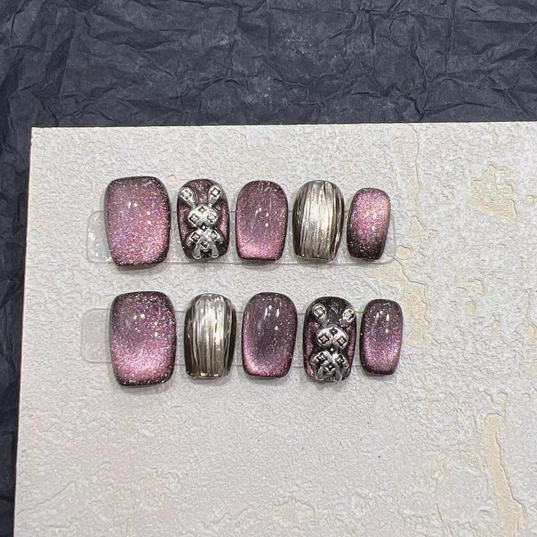 Glamorous Press-On Nail Art Set with Elegant Metallic Accents Bowlift
