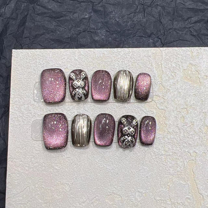 Glamorous Press-On Nail Art Set with Elegant Metallic Accents Bowlift