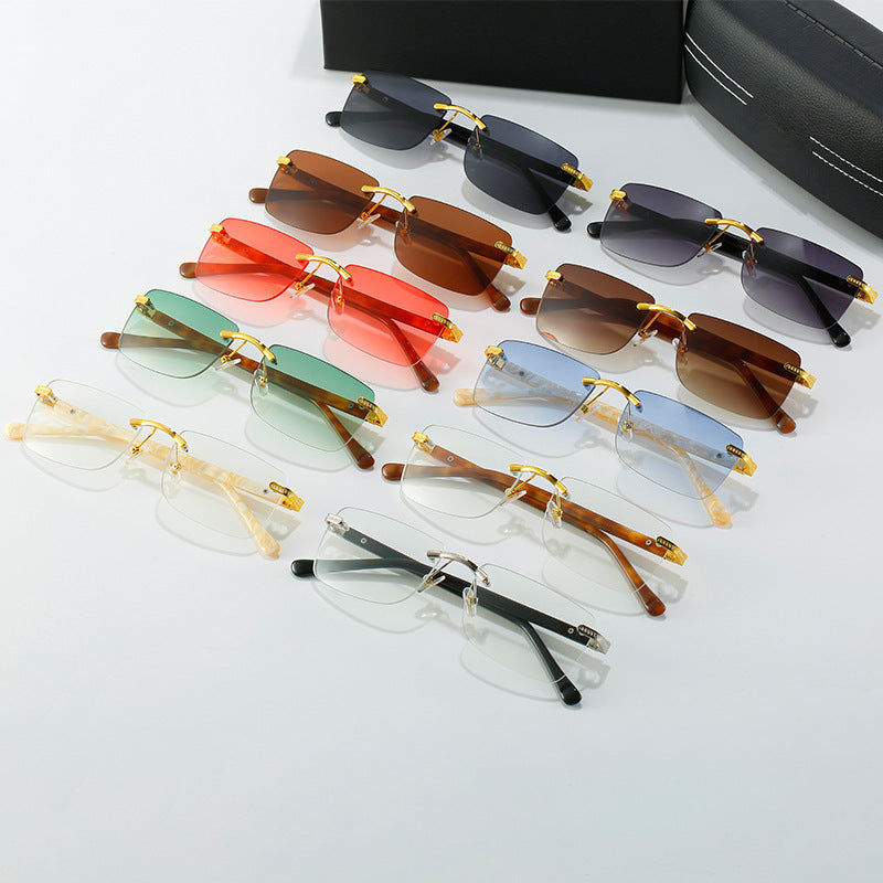 Women's fashionable sunglasses with a stylish, rectangular frame and elegant metal accents Bowlift
