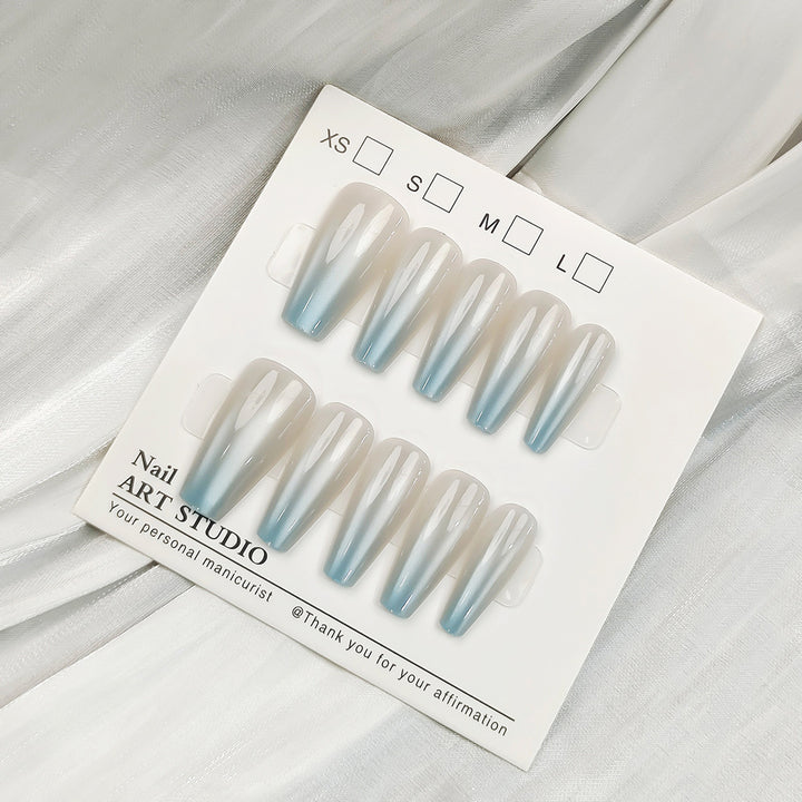 Glamorous Artificial Nails with Shimmering Design Bowlift