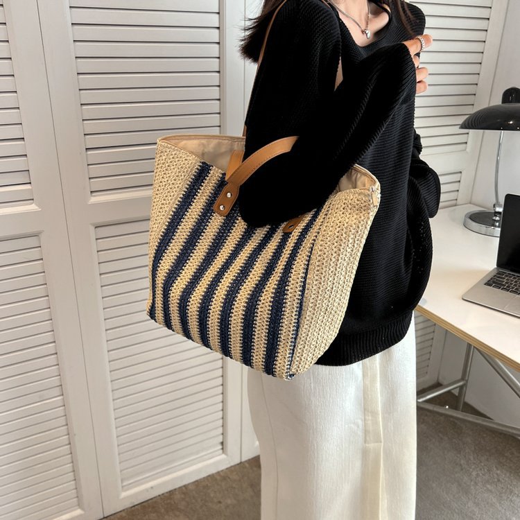 Durable and Stylish Handbag Bowlift