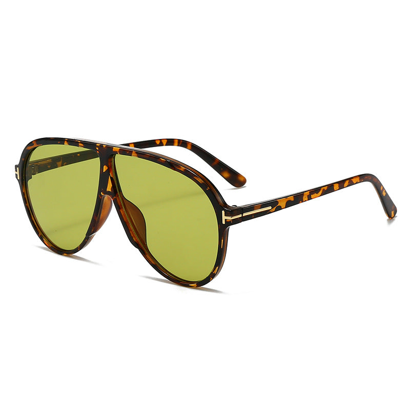 Women's large sunglasses with modern design and protective lenses Bowlift