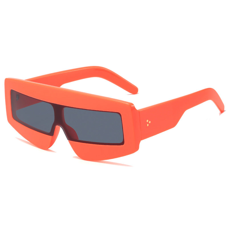Women futuristic sunglasses in chunky design Bowlift
