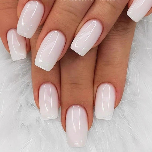 High-Quality Artificial Nails in Elegant French Style Bowlift