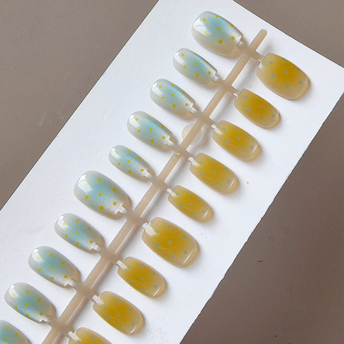 Artificial Nails in Modern Design Bowlift