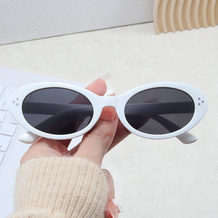 Ladies fashionable sunglasses in elegant oval design Bowlift