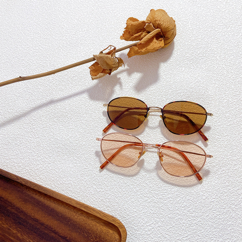 Fashionable Glasses in Elegant Design Bowlift