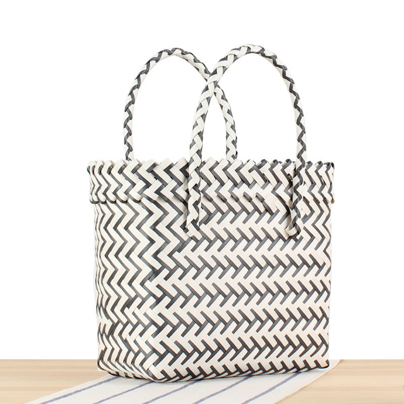 Practical shoulder bag with geometric pattern Bowlift