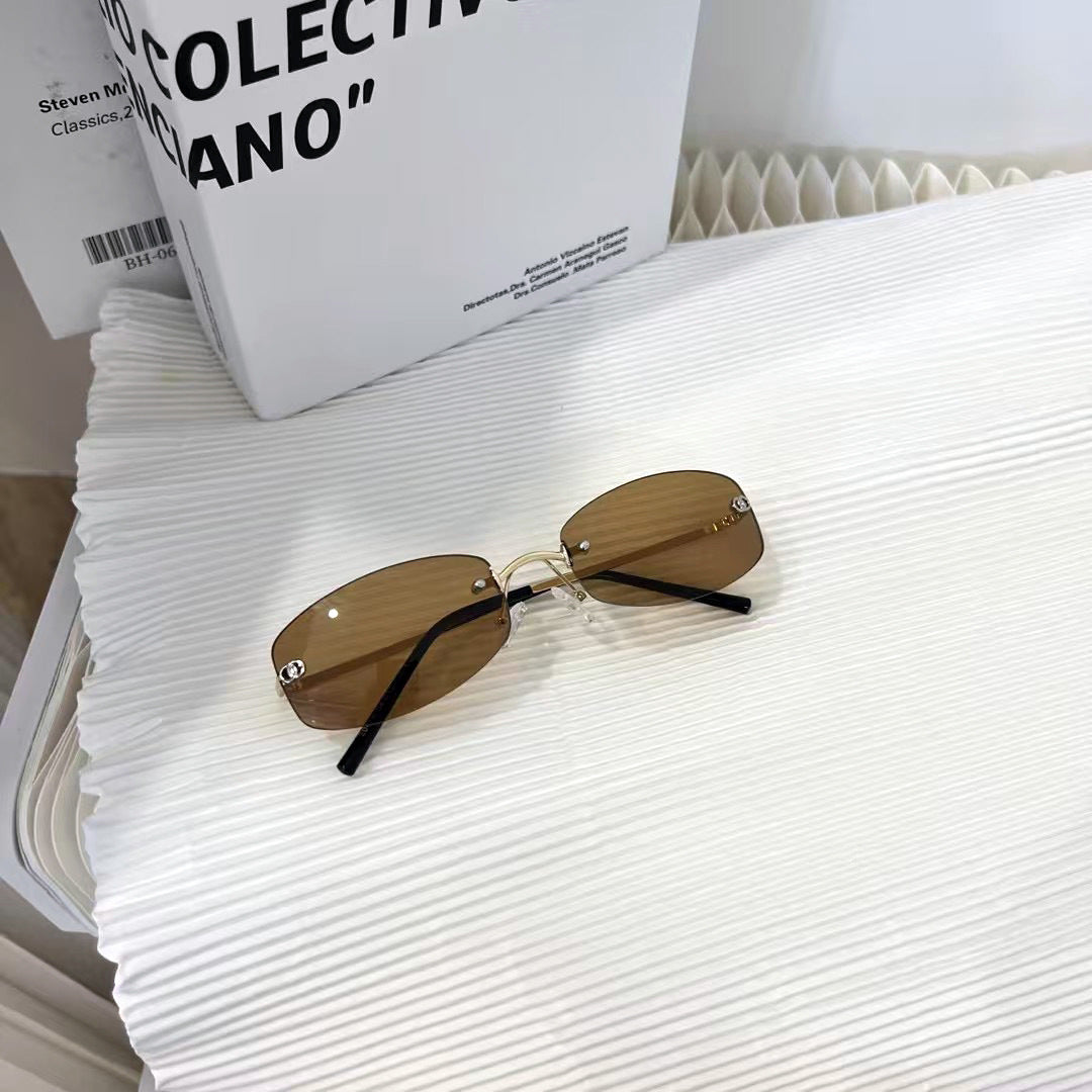 Elegant Premium Sunglasses with Sleek Metal Frame Bowlift