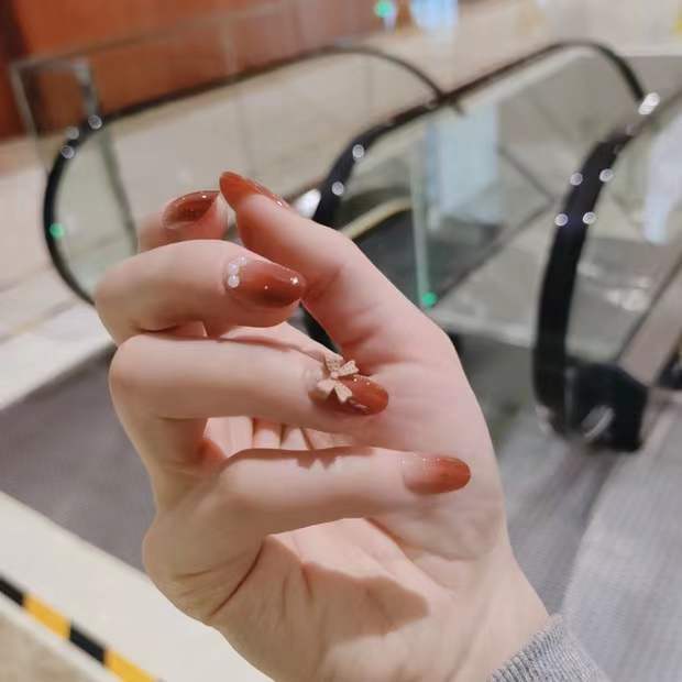 Artificial nails with glamorous bow and pearl decor Bowlift