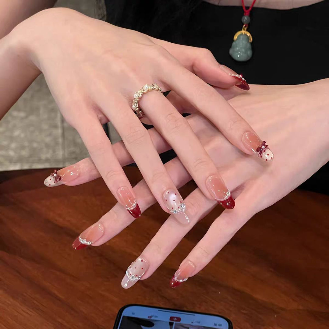 Artificial nails with glitter and tip accents Bowlift