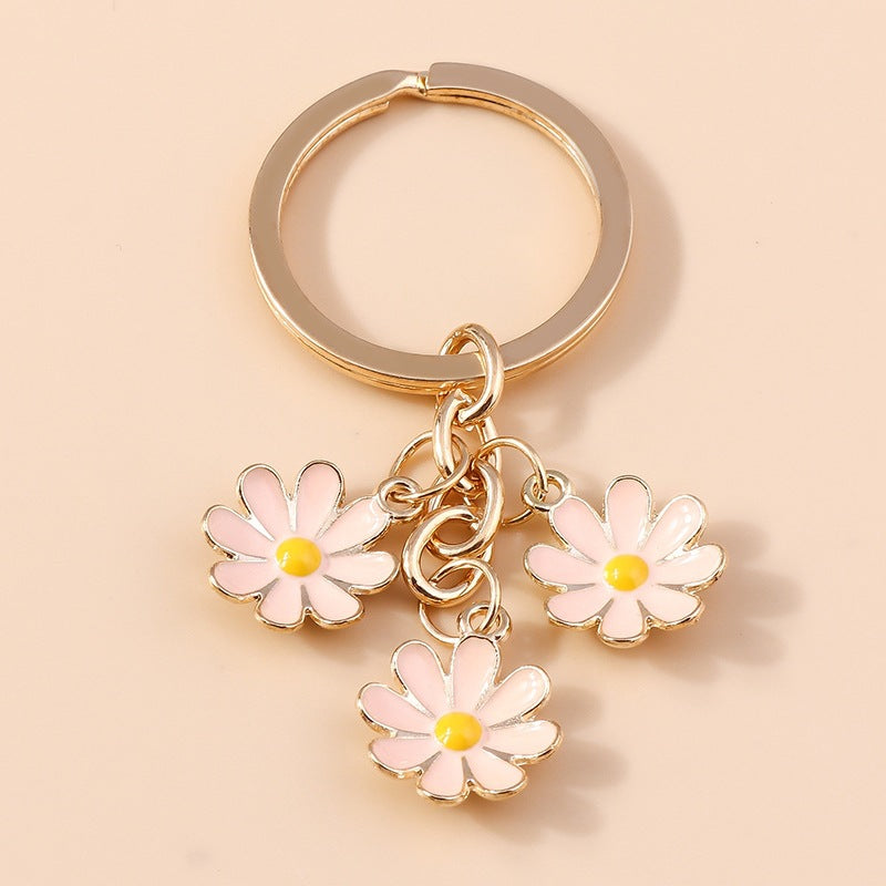 Keychain with Three Playful Daisies Bowlift