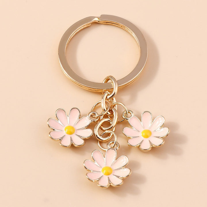 Keychain with Three Playful Daisies Bowlift