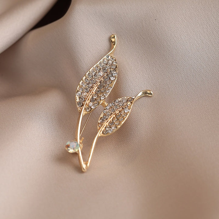 Elegant brooch with leaf shape and crystals Bowlift