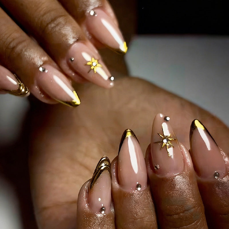 Nail art set with leopard pattern and glitter embellishments Bowlift