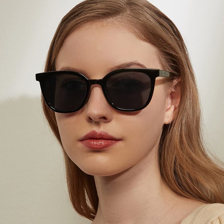 Ladies fashionable sunglasses with modern plastic frame Bowlift