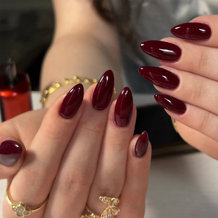 Glamorous stiletto nails with high gloss and elegant design accents Bowlift