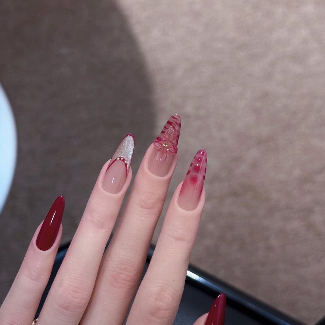 Artificial nails with floral and glamour details Bowlift