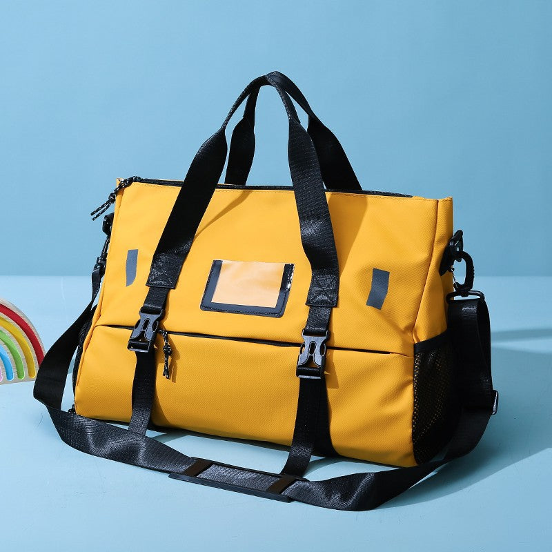 Sporty travel bag with innovative carrying system and durable material Bowlift
