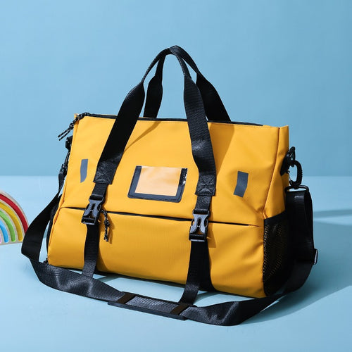 Sporty travel bag with innovative carrying system and durable material Bowlift