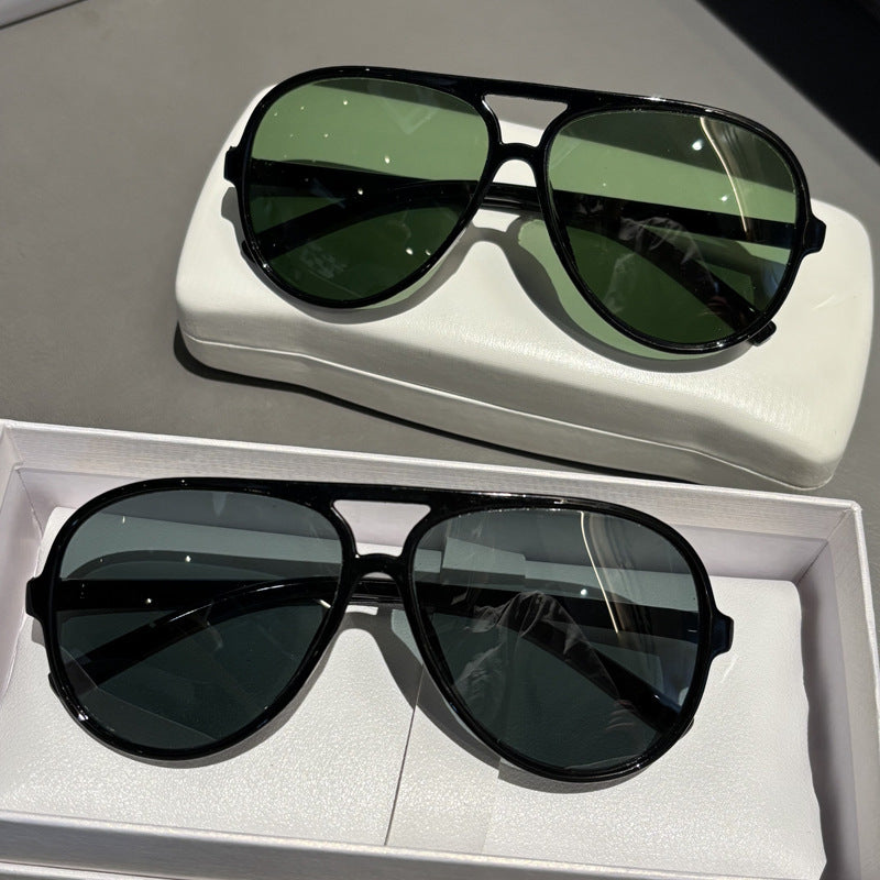 Retro Pilot Style Sunglasses Bowlift