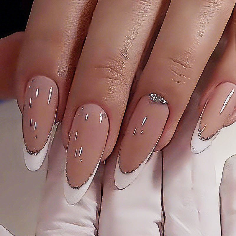 Elegant Press-On Nail Set with Glittering Silver Edges Bowlift