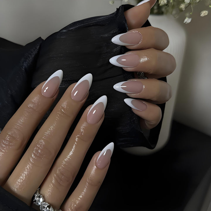 Glamorous Stiletto Artificial Nails Bowlift
