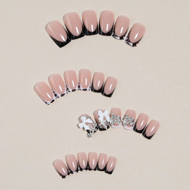 Elegant artificial nails with detailed embellishments Bowlift