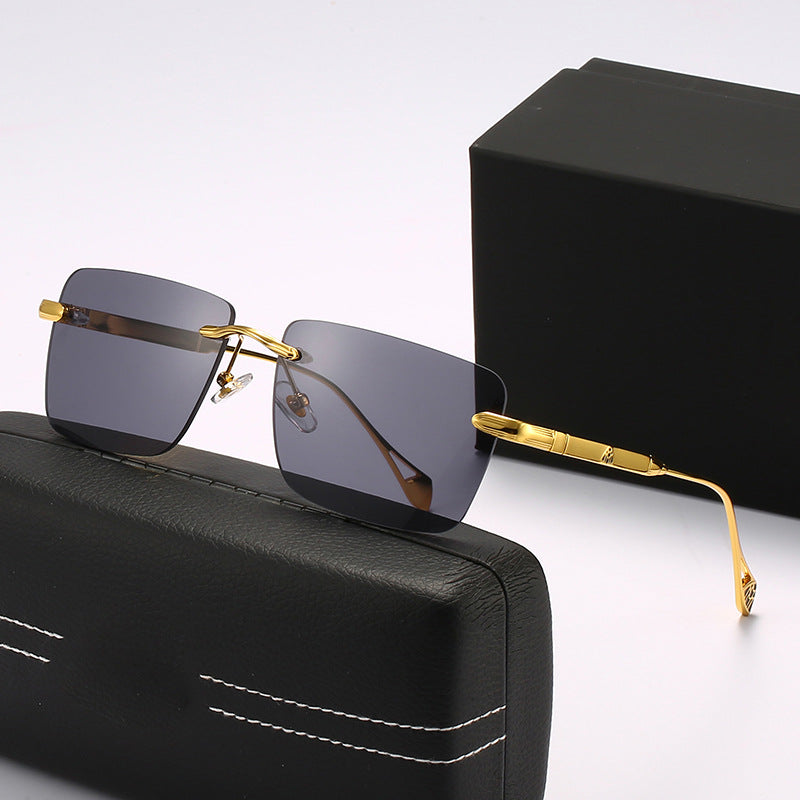 Women's fashionable square sunglasses with luxurious metal accents Bowlift