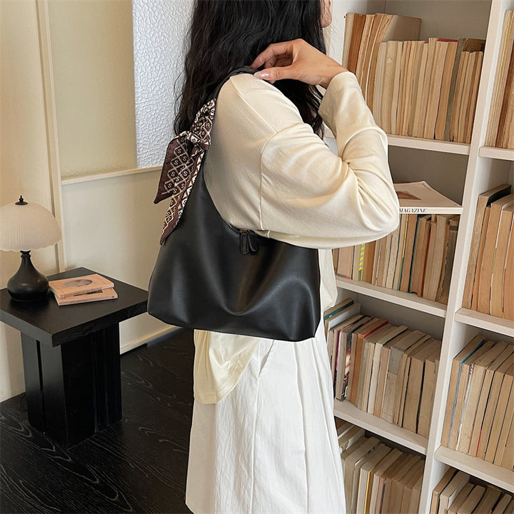 Chic Slouchy Hobo Bag Bowlift