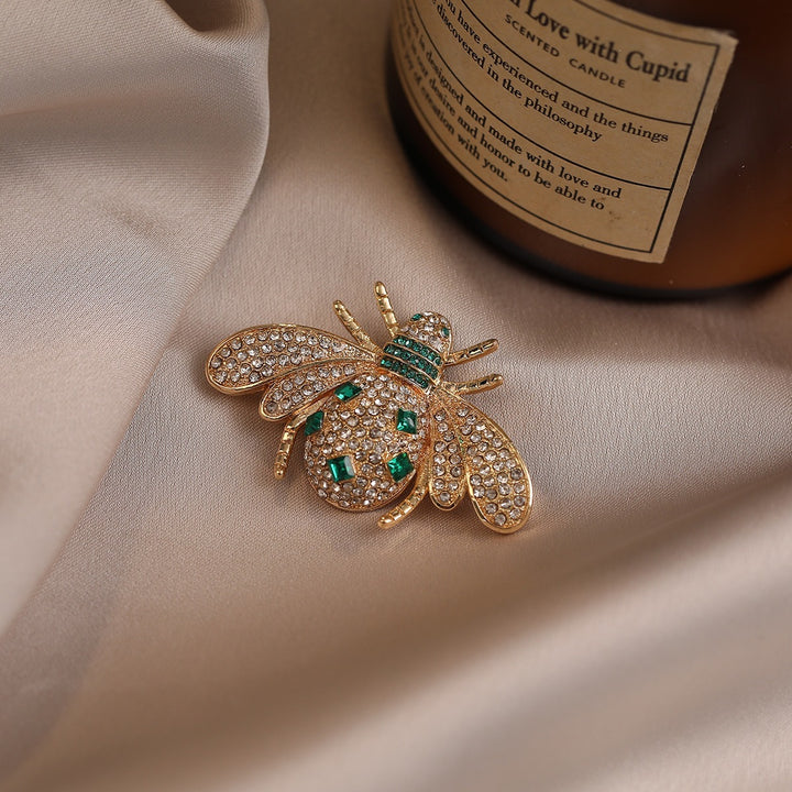 Exquisite Brooch in Bee Design Bowlift