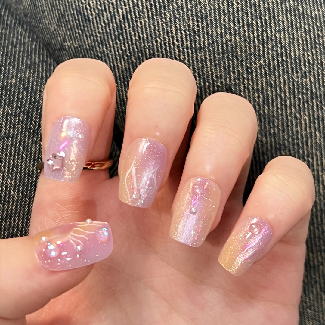 Artificial nail art with sparkling accents and transparent color gradient Bowlift